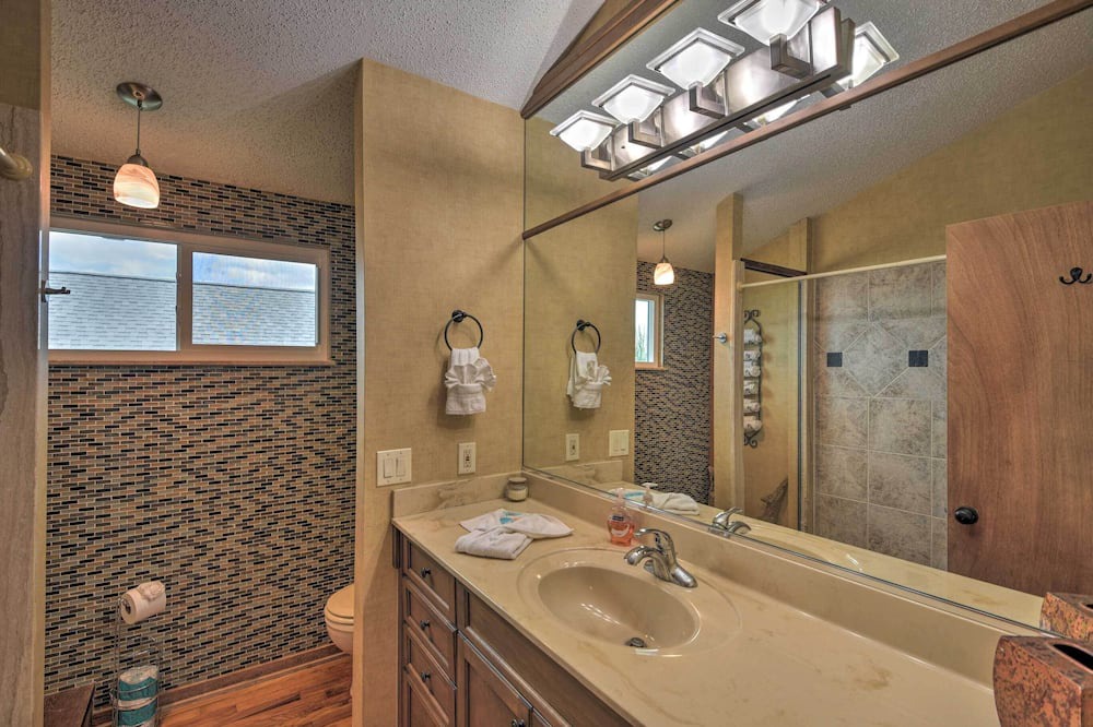 Photo of Bathroom in Painters Hill