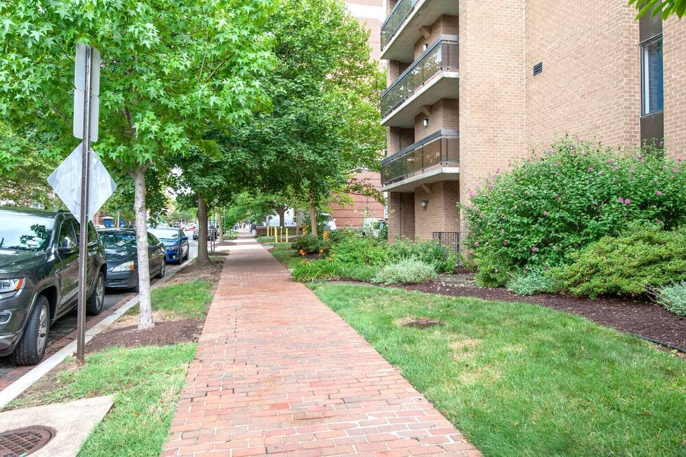 Photo of Outdoor in Foggy Bottom
