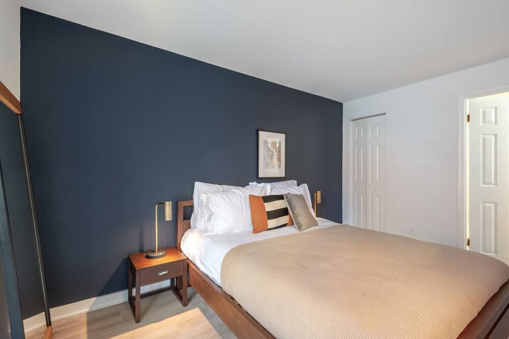 Photo of Bedroom in Foggy Bottom