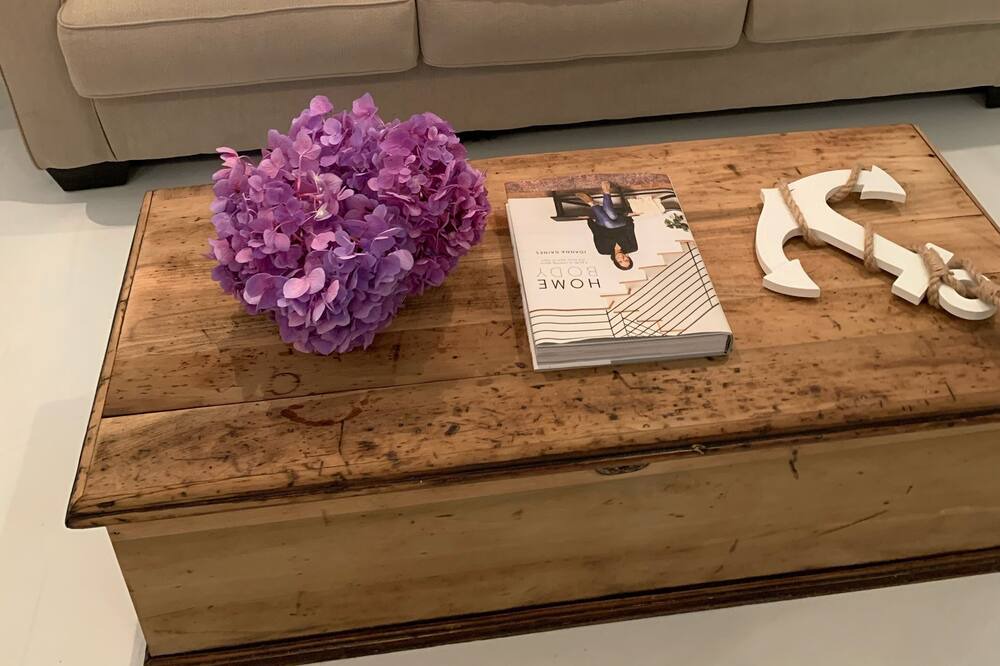 Photo of Livingroom in Baiting Hollow