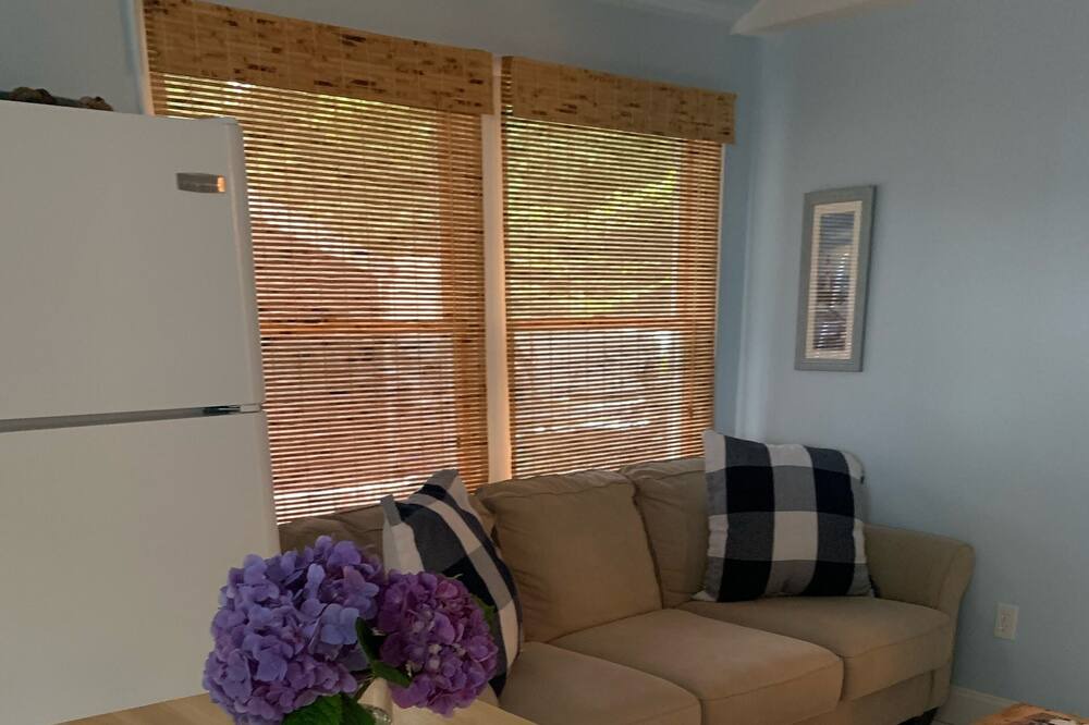 Photo of Livingroom in Baiting Hollow