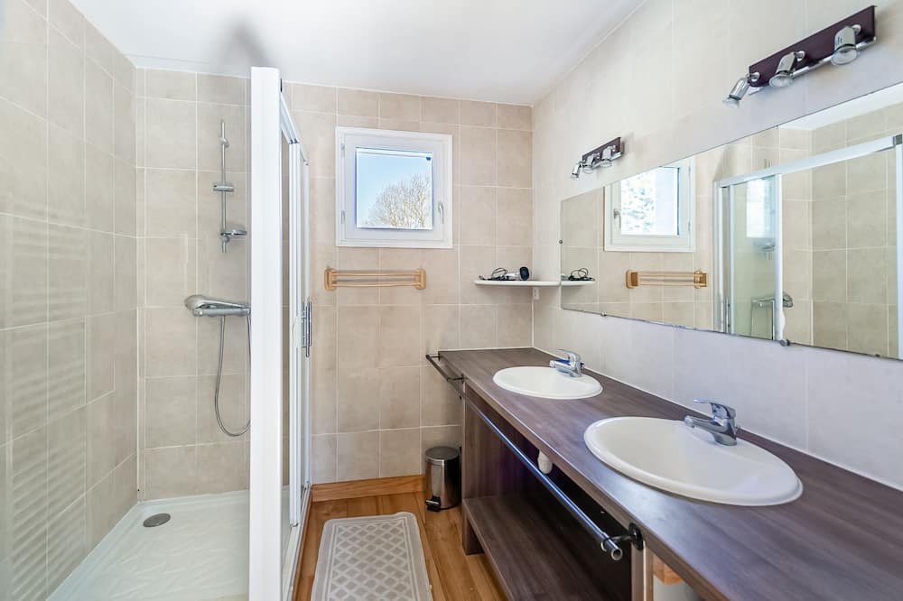 Photo of Bathroom in Planguenoual