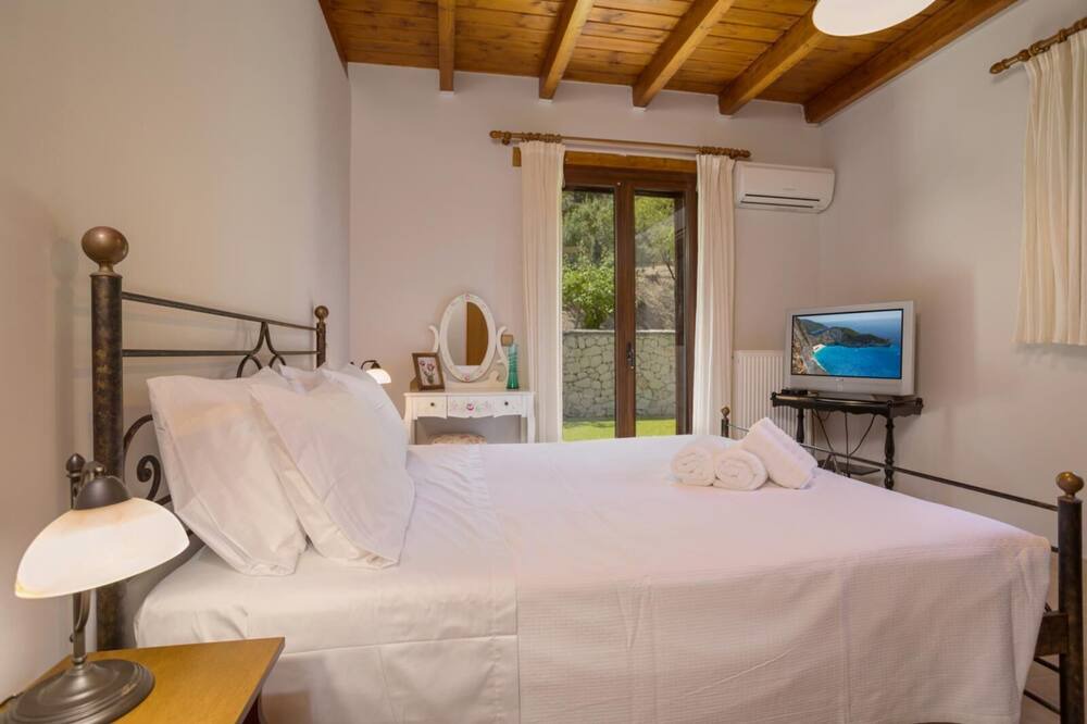 Photo of Bedroom in Lithakia