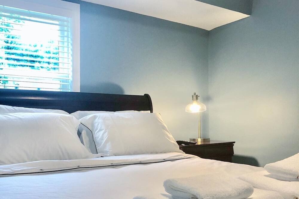 Photo of Bedroom in Piney Point
