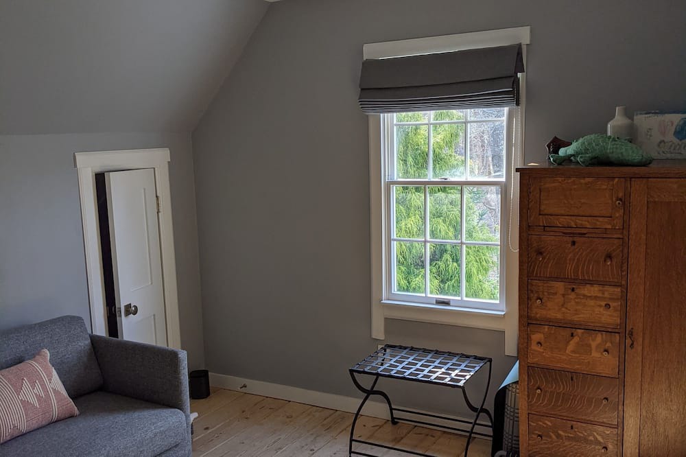 Photo of Livingroom in Bellport