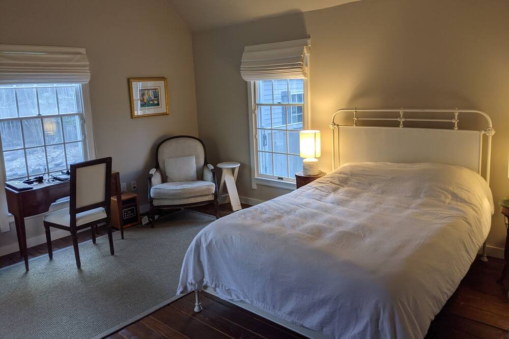 Photo of Bedroom in Bellport