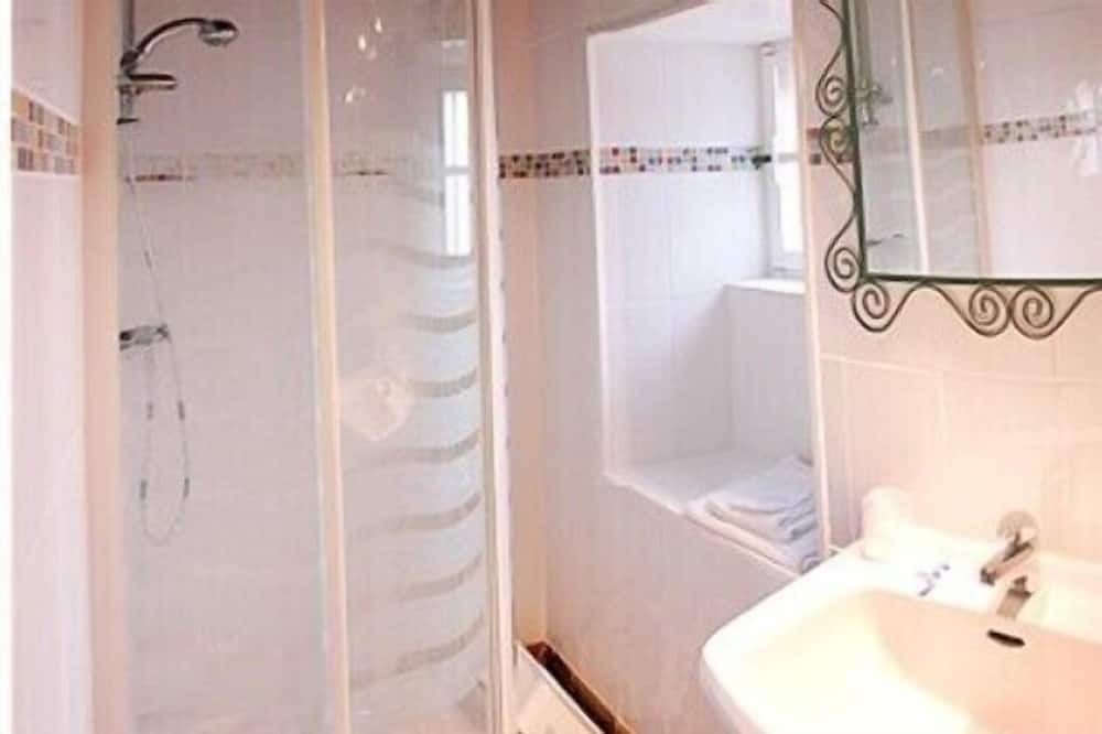 Photo of Bathroom in Plouegat-Moysan