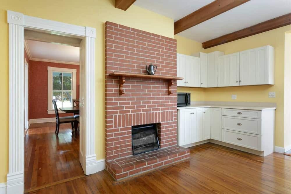 Photo of Livingroom in Mathews