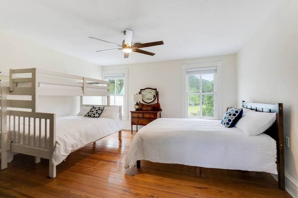 Photo of Bedroom in Mathews