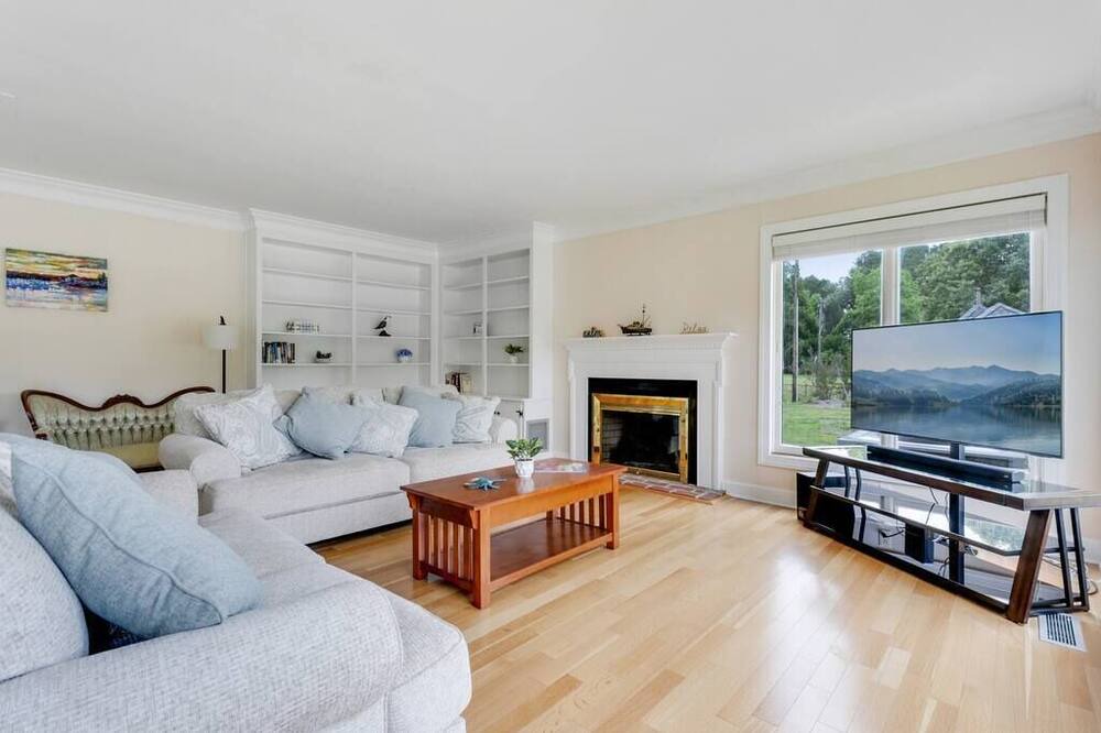 Photo of Bedroom in Mathews