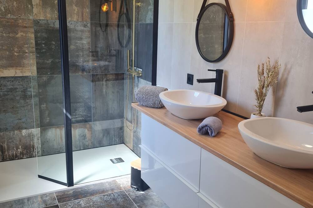 Photo of Bathroom in Treffiagat