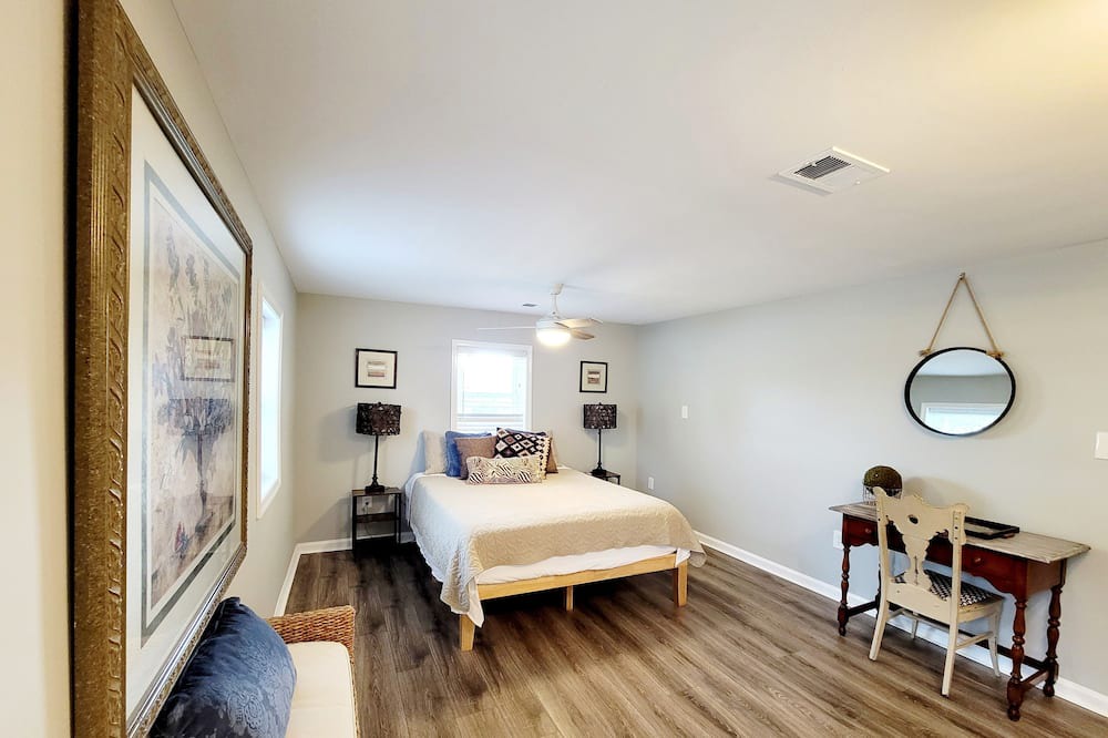 Photo of Bedroom in Colonial Beach