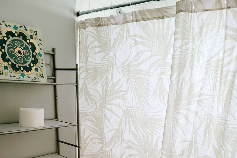 Photo of Bathroom in Colonial Beach