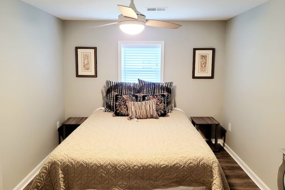 Photo of Bedroom in Colonial Beach