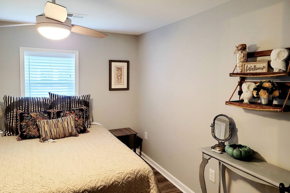 Photo of Bedroom in Colonial Beach