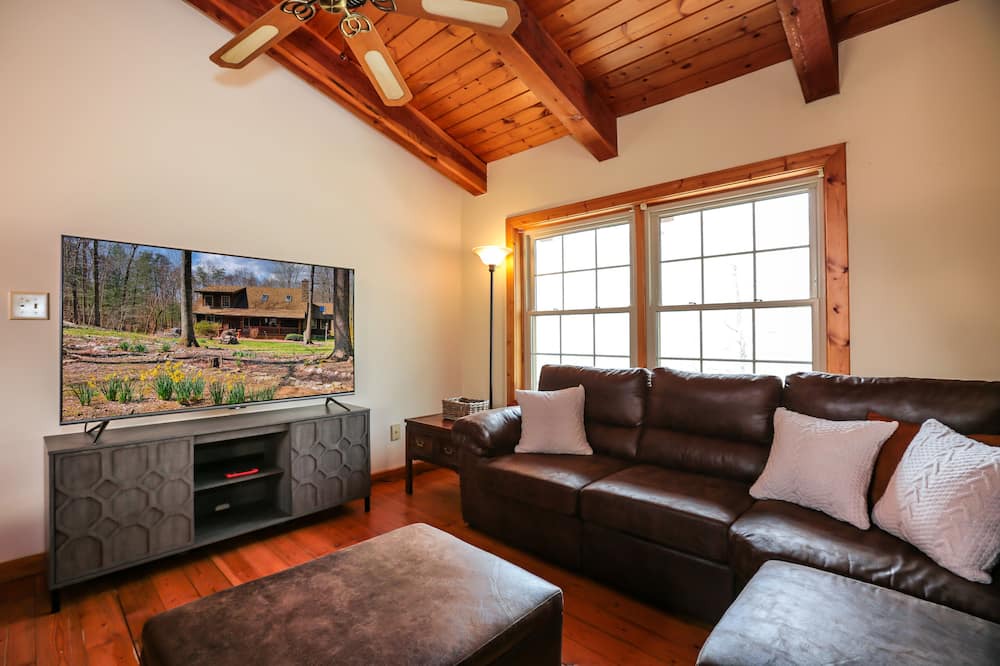 Photo of Livingroom in Haywood