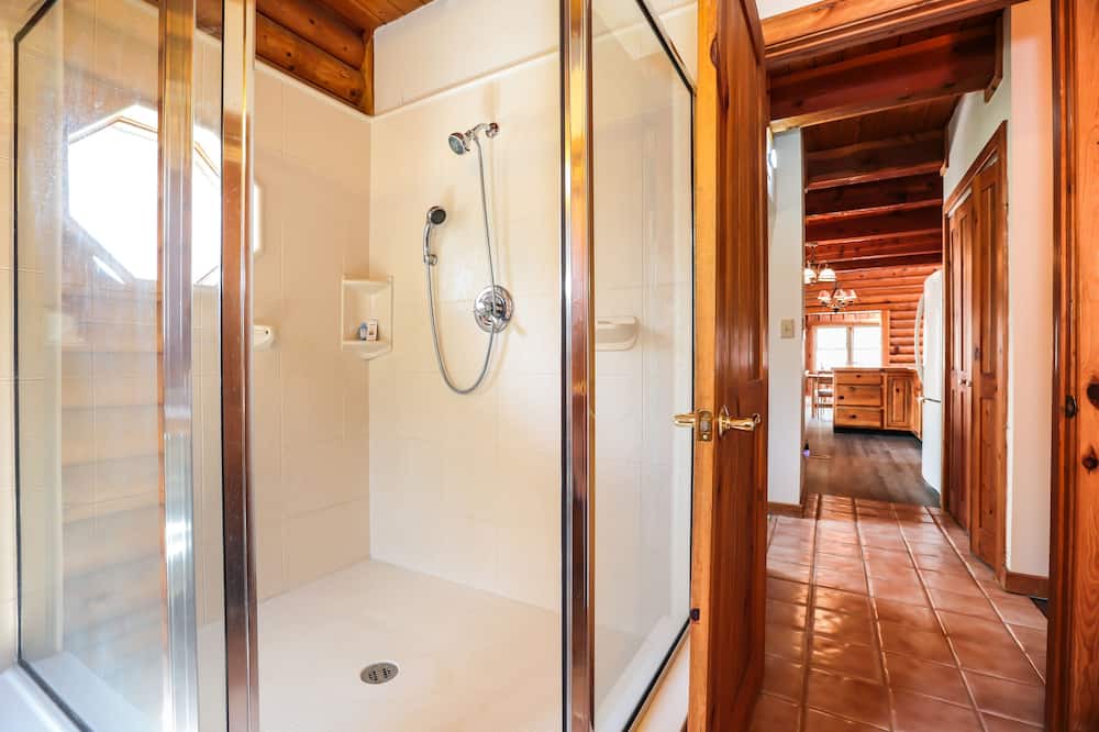 Photo of Bathroom in Haywood