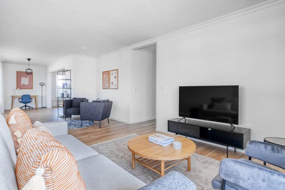 Photo of Livingroom in Iselin