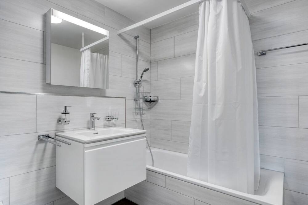 Photo of Bathroom in Iselin