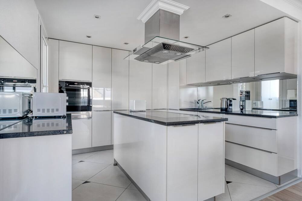 Photo of Kitchen in Iselin