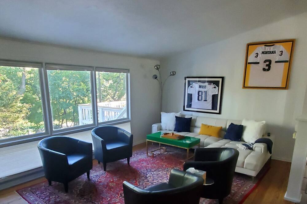 Photo of Livingroom in Notre Dame