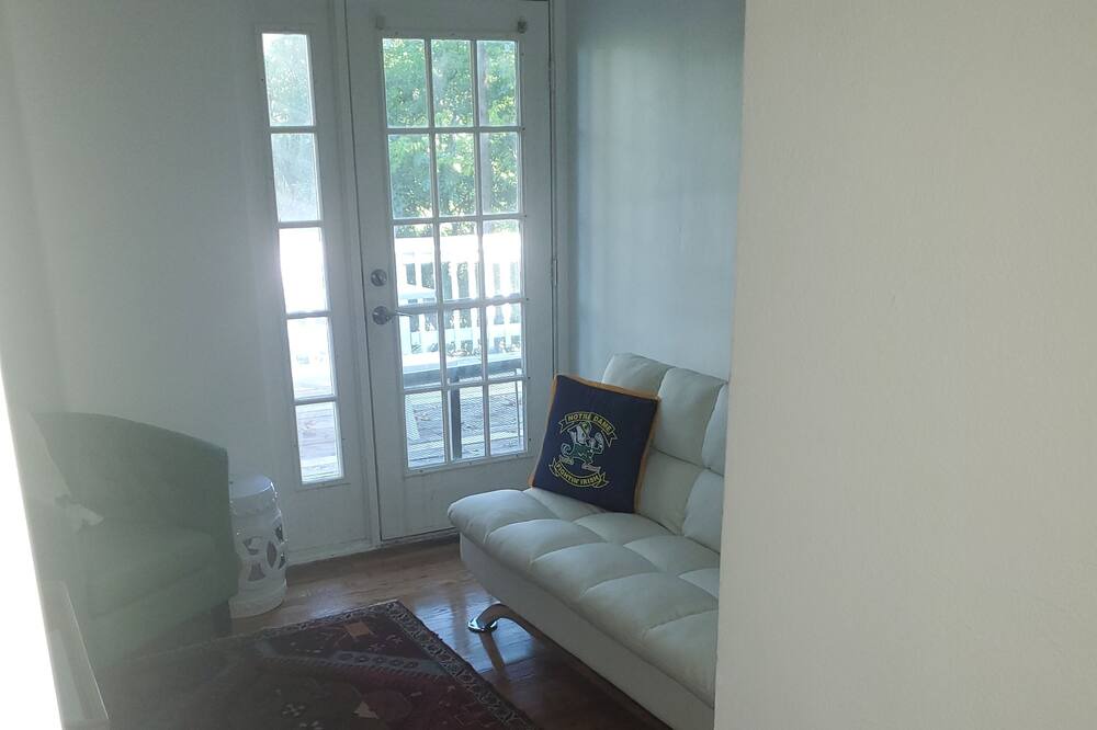 Photo of Livingroom in Notre Dame