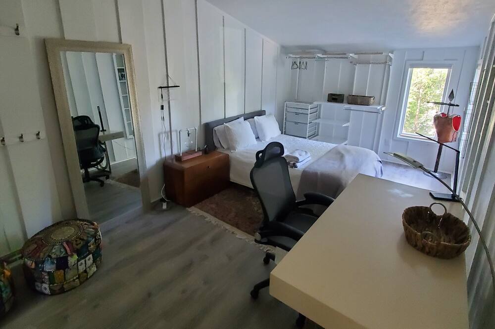 Photo of Bedroom in Notre Dame