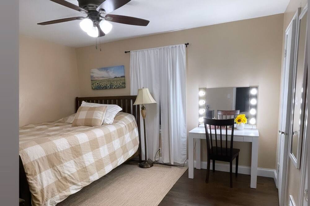 Photo of Bedroom in Roseland