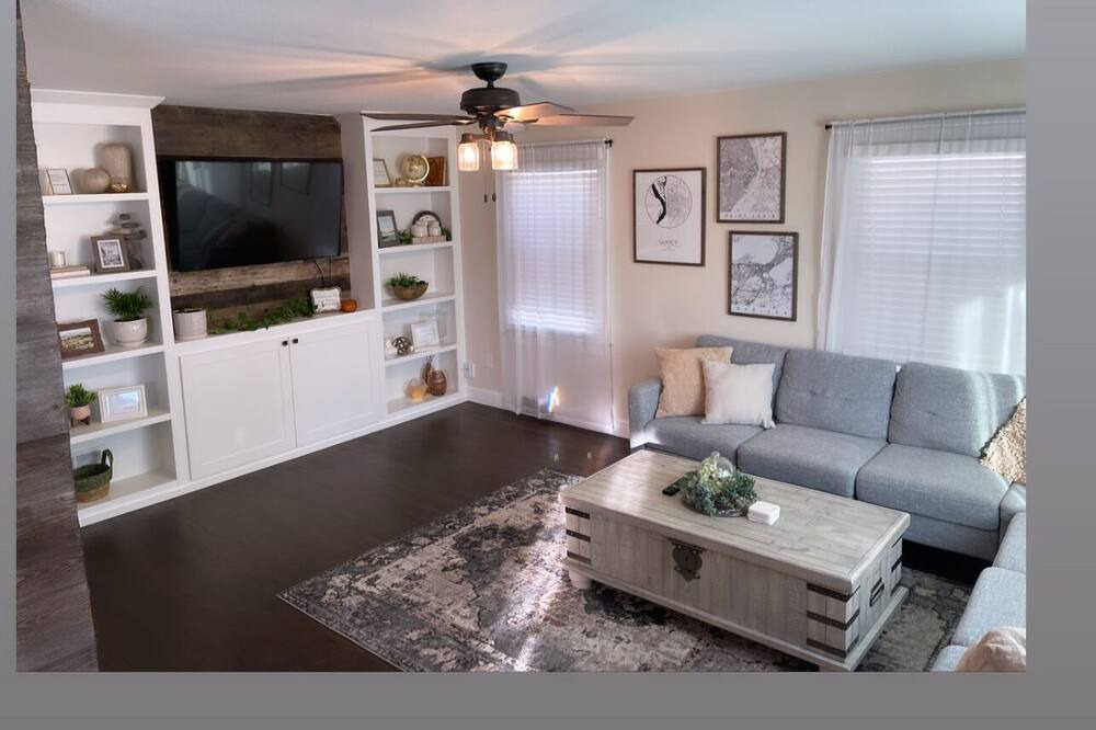 Photo of Livingroom in Roseland