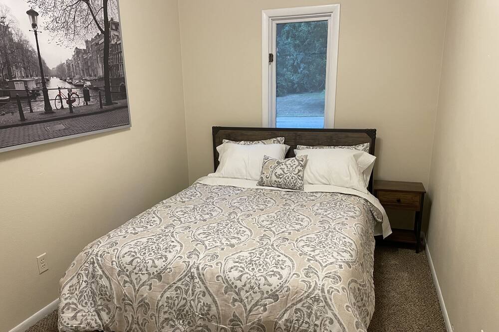 Photo of Bedroom in Wooded Estates