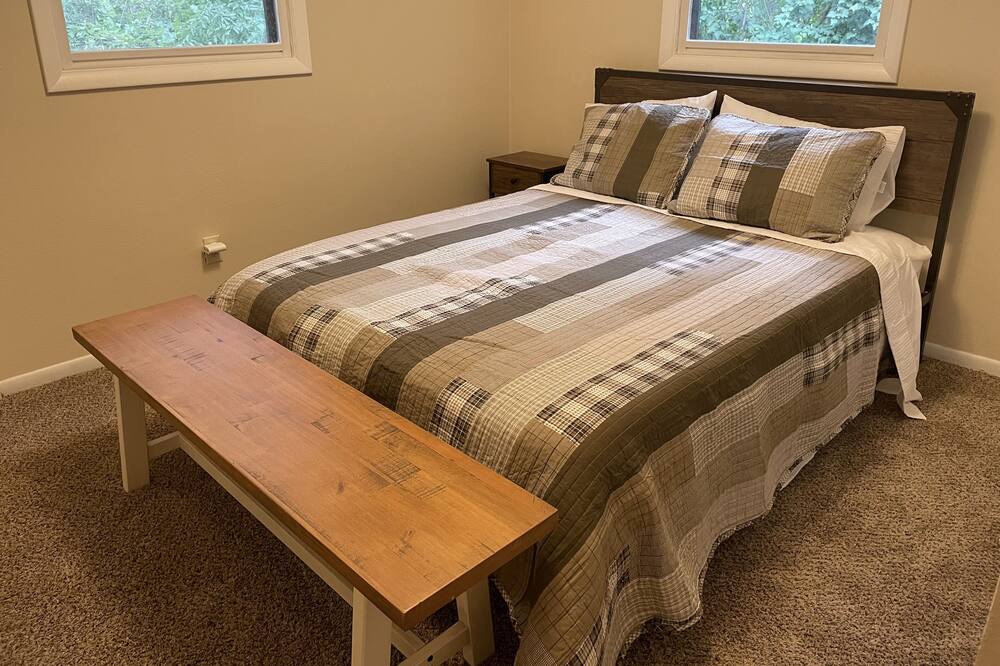 Photo of Bedroom in Wooded Estates