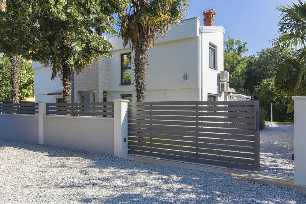 Photo of Outdoor in Spadici