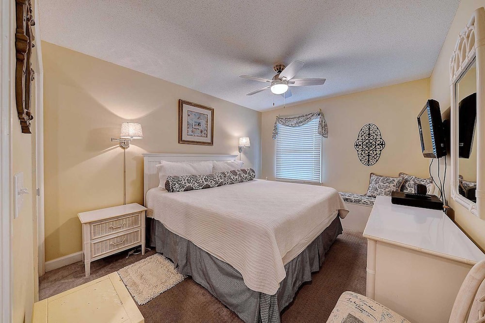 Photo of Bedroom in Seacrest