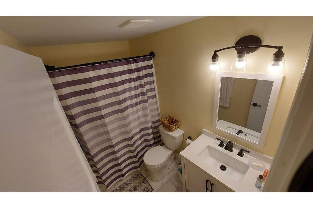 Photo of Bathroom in Colonial Beach