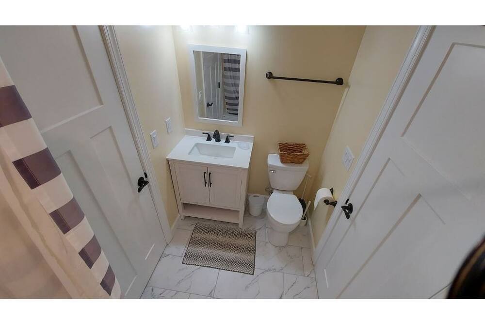 Photo of Bathroom in Colonial Beach