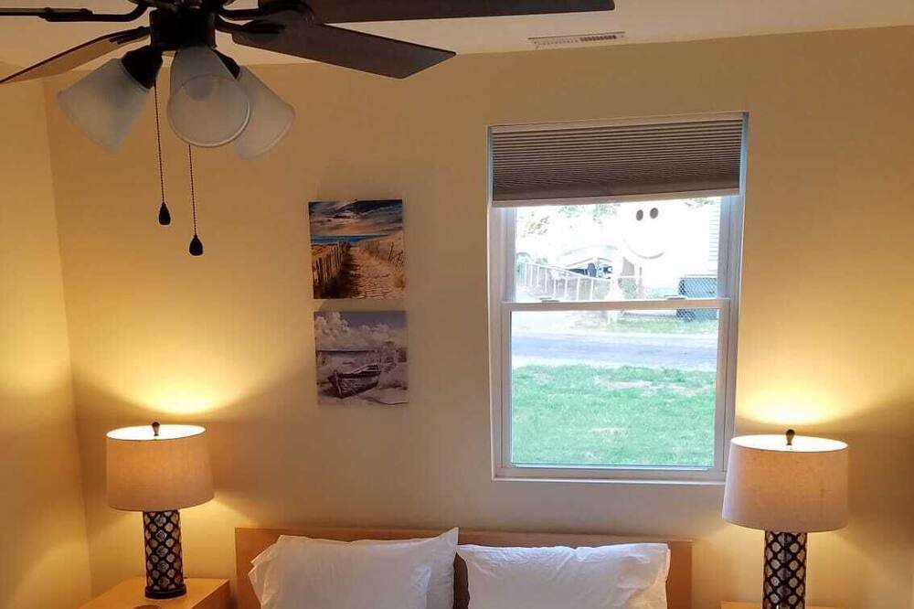 Photo of Bedroom in Colonial Beach