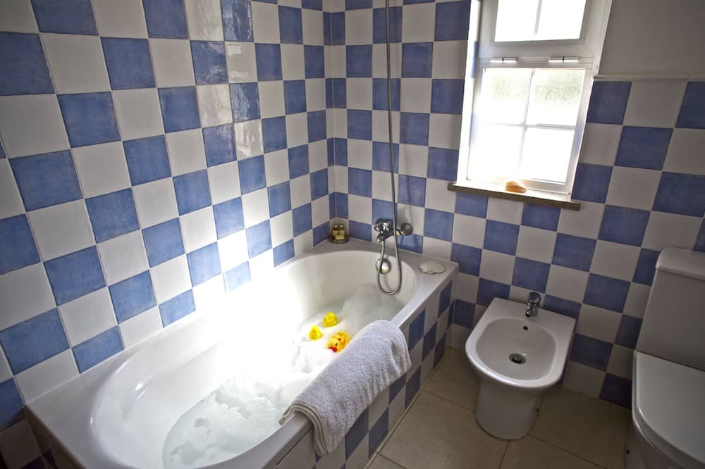 Photo of Bathroom in Quinta das Raposeiras