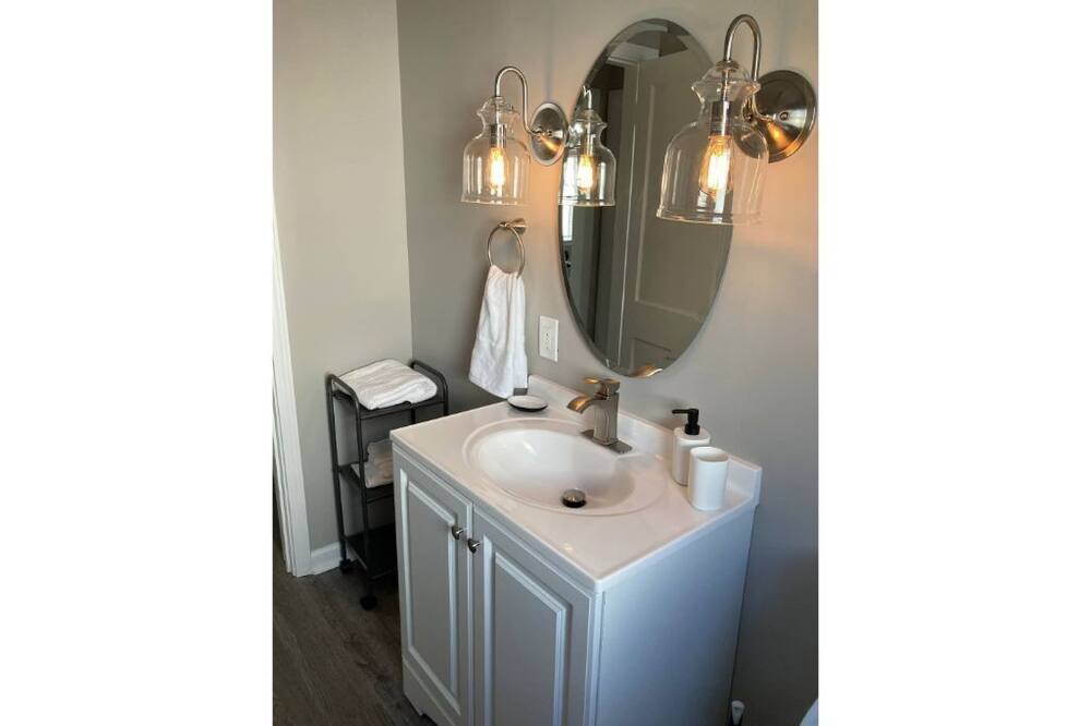 Photo of Bathroom in Speedway