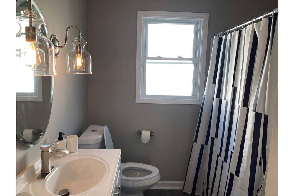 Photo of Bathroom in Speedway