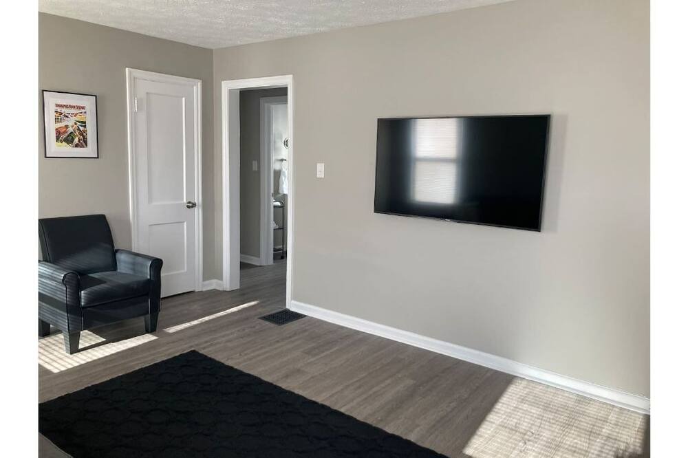 Photo of Bedroom in Speedway