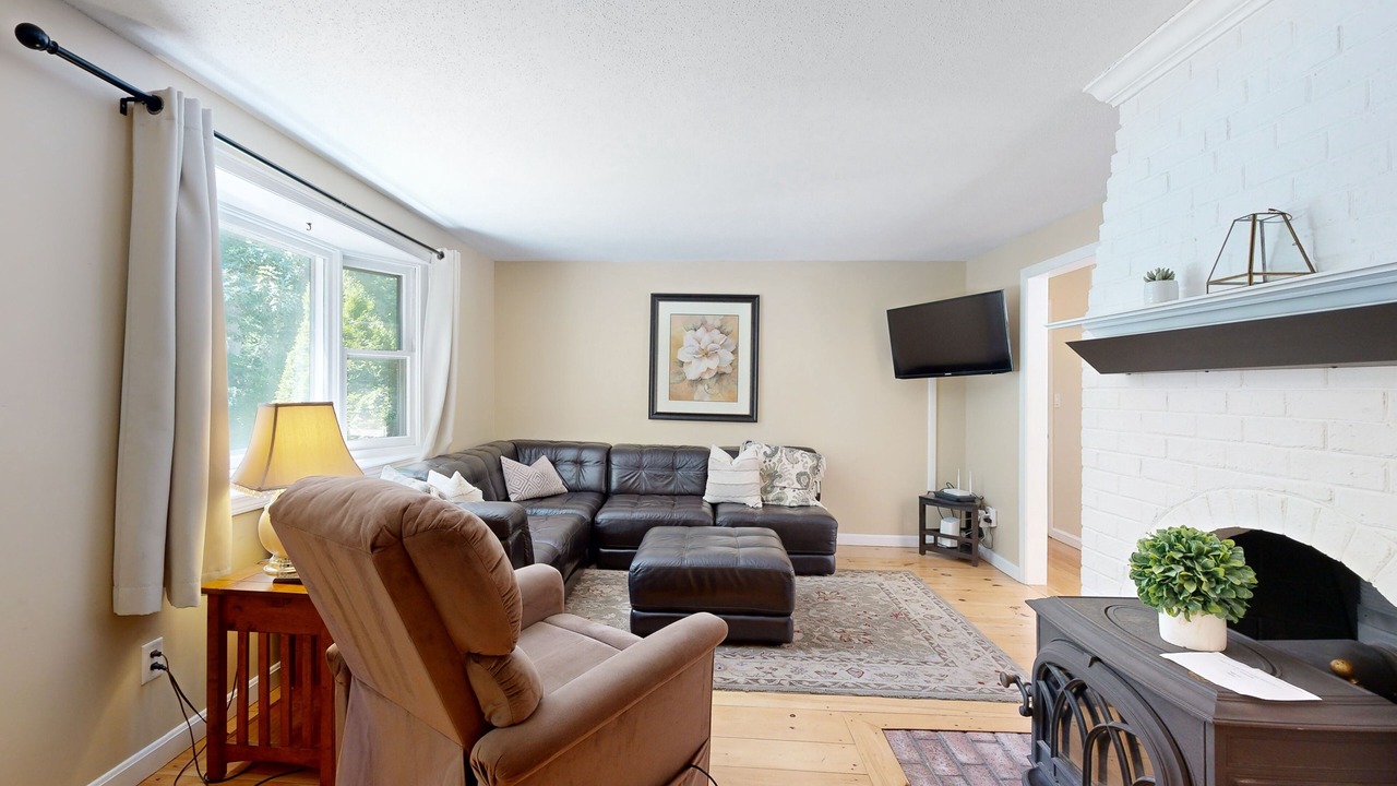 Photo of Livingroom in West Barnstable