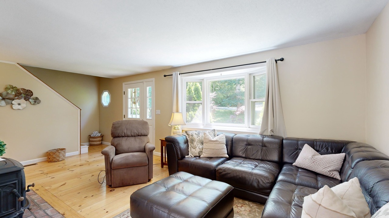 Photo of Livingroom in West Barnstable