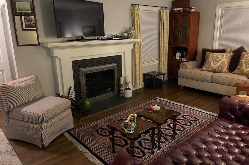 Photo of Livingroom in Buckroe Beach
