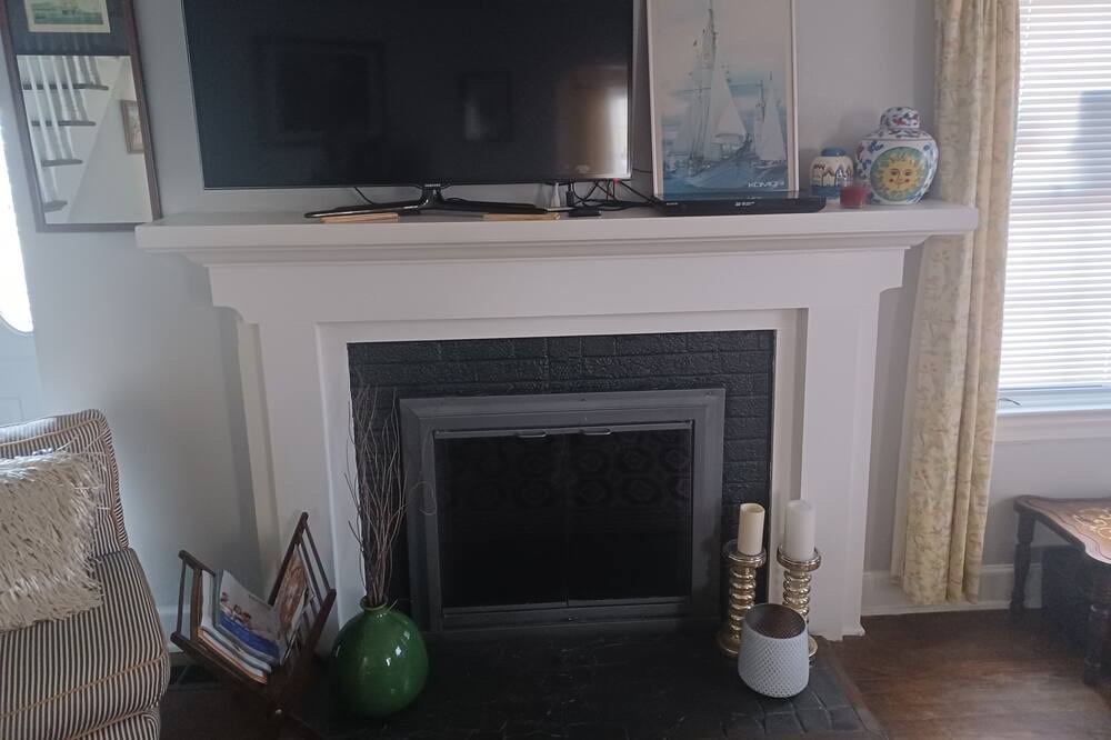 Photo of Livingroom in Buckroe Beach