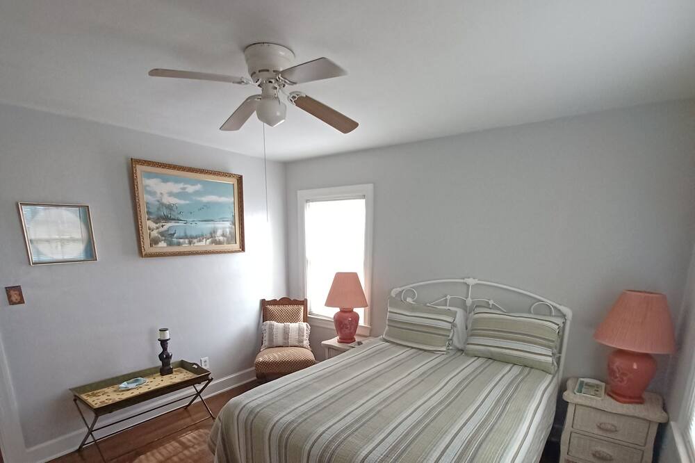 Photo of Bedroom in Buckroe Beach