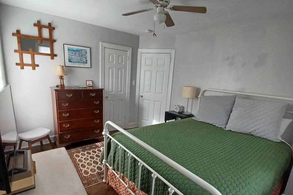 Photo of Bedroom in Buckroe Beach
