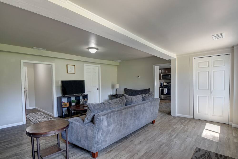 Photo of Livingroom in Gary