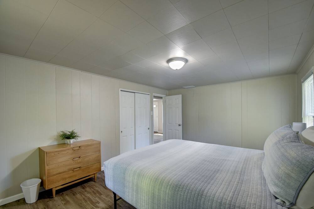 Photo of Bedroom in Gary