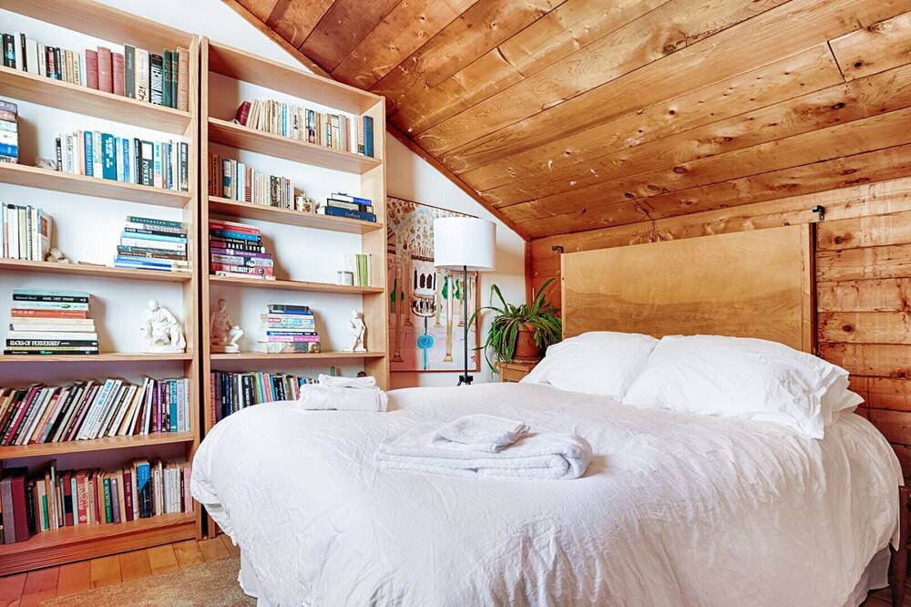 Photo of Bedroom in Lanesville