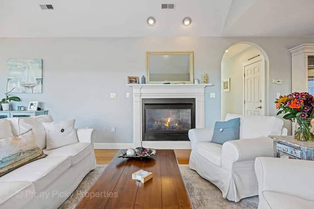 Photo of Livingroom in Yarmouth Port